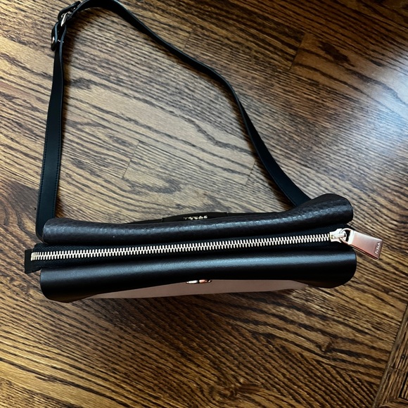 Furla shoulder leather bag, adjustable strap, like new condition, bag & care tag - Picture 3 of 7